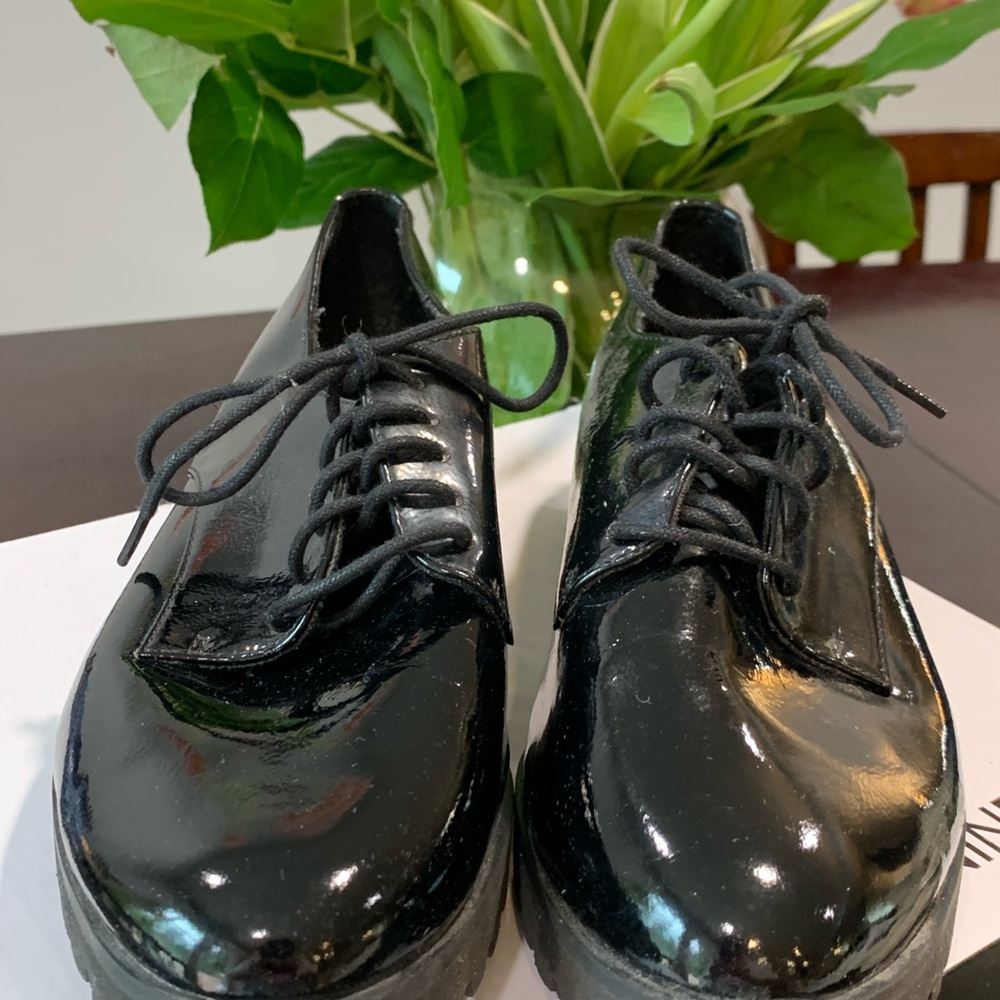 Glossy Black Oxford Dress Shoes with Patent Leather